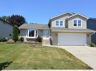1866 Hawk Ln, Elk Grove Village, IL 60007
