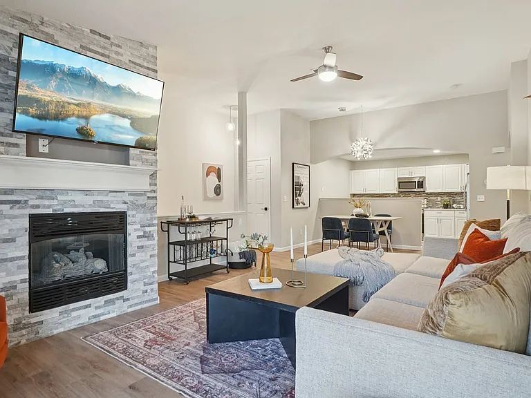 4271 S Blackhawk Cir #2C — Photo 1