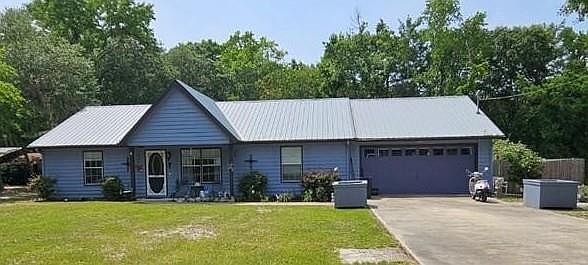 1st image of 300 Crestview Dr
