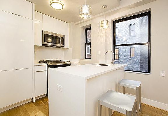 3rd image of 308 W 30th St APT 3B