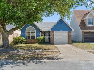 510 Woodland Park Cir, Mary Esther, FL 32569