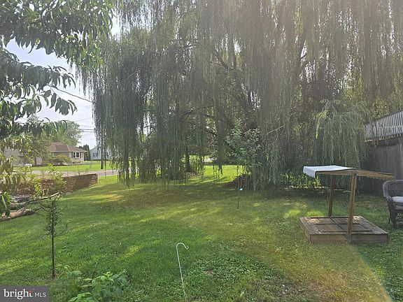 5th image of 970 Valley Ln