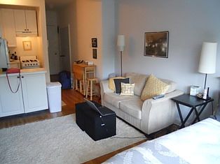 3rd image of 150 E 7th St APT B4