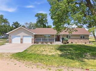 2371 N Rd, Dwight, NE 68635
