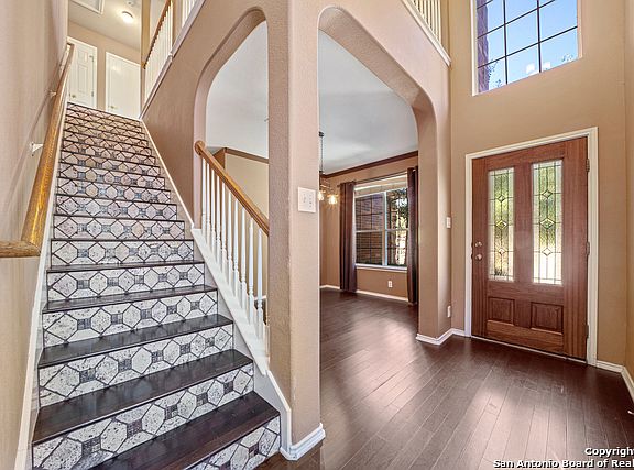 3rd image of 505 Foxford Run Dr