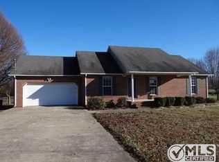 208 Steeplechase Dr, Smithville, TN 37166