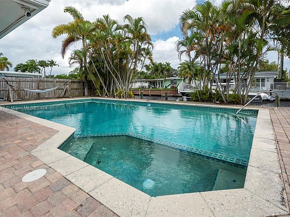 5th image of 2448 Bimini Ln