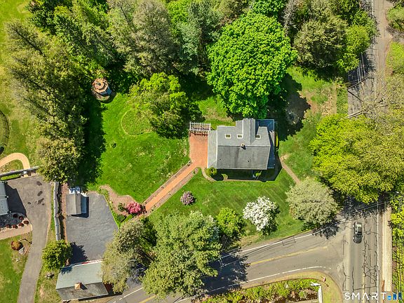 3rd image of 286 Daniels Farm Road