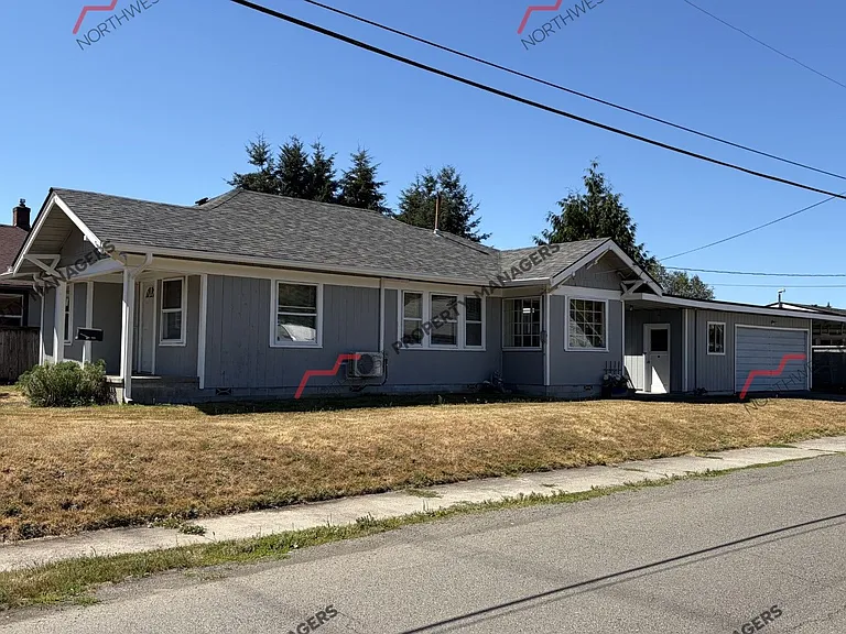 927 Marion St — Photo 2