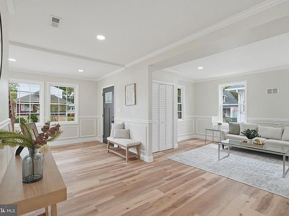 5th image of 214 State St