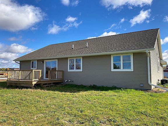 2nd image of 902 Bluff View Cir W