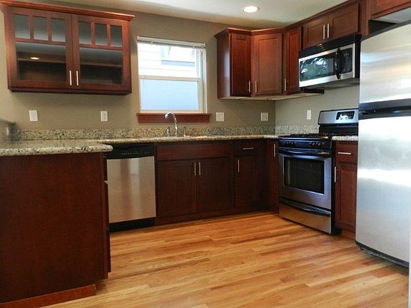 Light and Bright Contemporary Kitchen