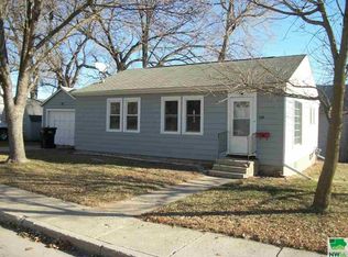 528 W Cherry St, Cherokee, IA 51012