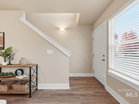 3rd image of 11026 W Garverdale Ln APT 101