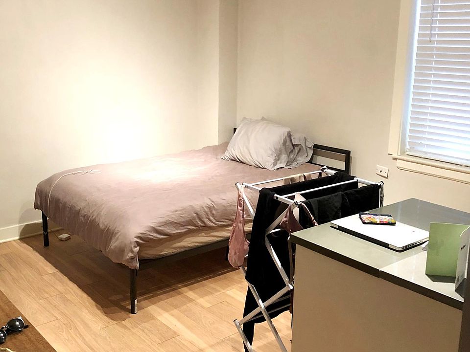 1st image of 515 W Belmont Ave #33