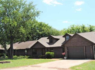 210 N 3rd St, Davis, OK 73030