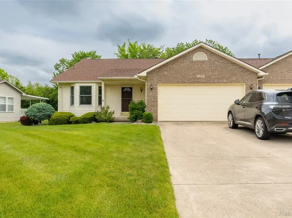 4359 Springbrook Dr, Swartz Creek, MI 48473