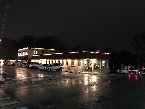 Walking distance to Bridge Rd shops and dining