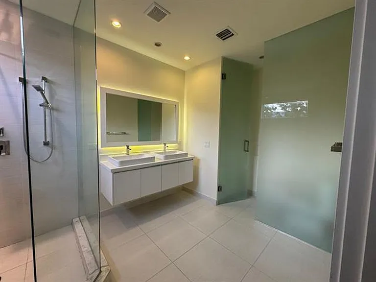 6361 NW 103rd Psge #Townhouse 6361 — Photo 40