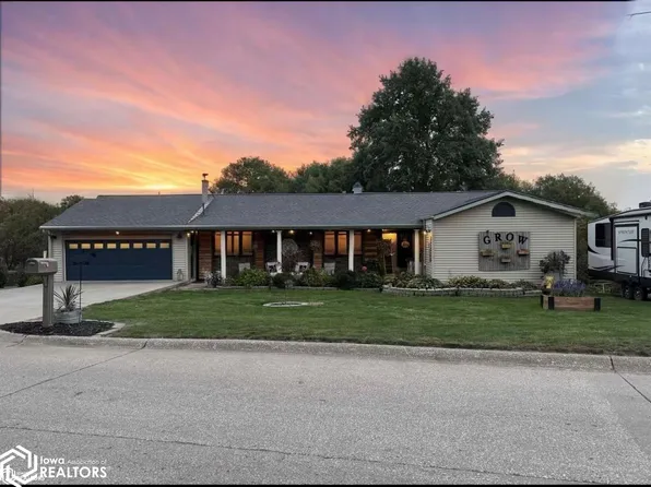 1007 W Spring St, Sigourney, IA 52591