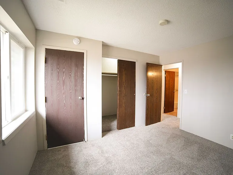3033 W Capital Ave — Photo 10