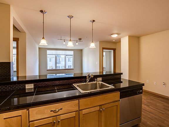 5th image of 11 W Crockett St APT 405