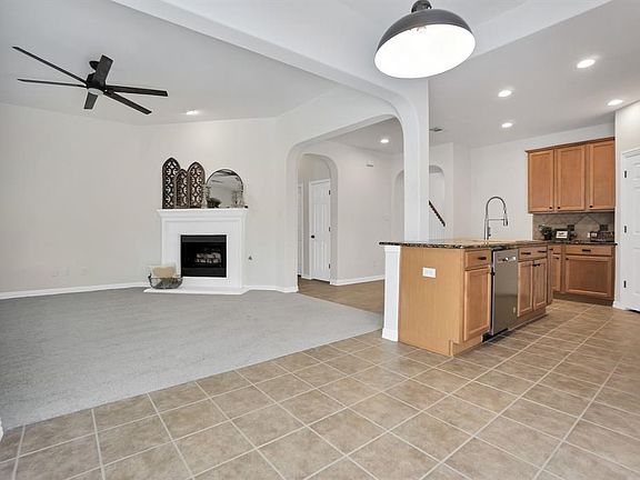 4th image of 2080 Glencoe Dr