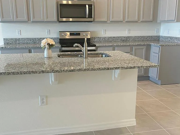 1268 Draintree St — Photo 3