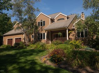 680 Robinson Rd, Hinsdale, MA 01235