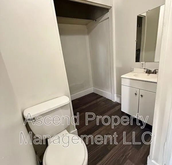 2810 E 46th St #B — Photo 9