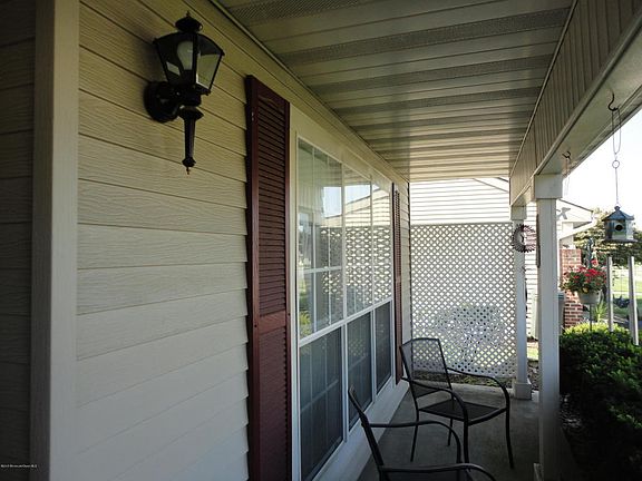 2nd image of 31 Blackthorn Pl