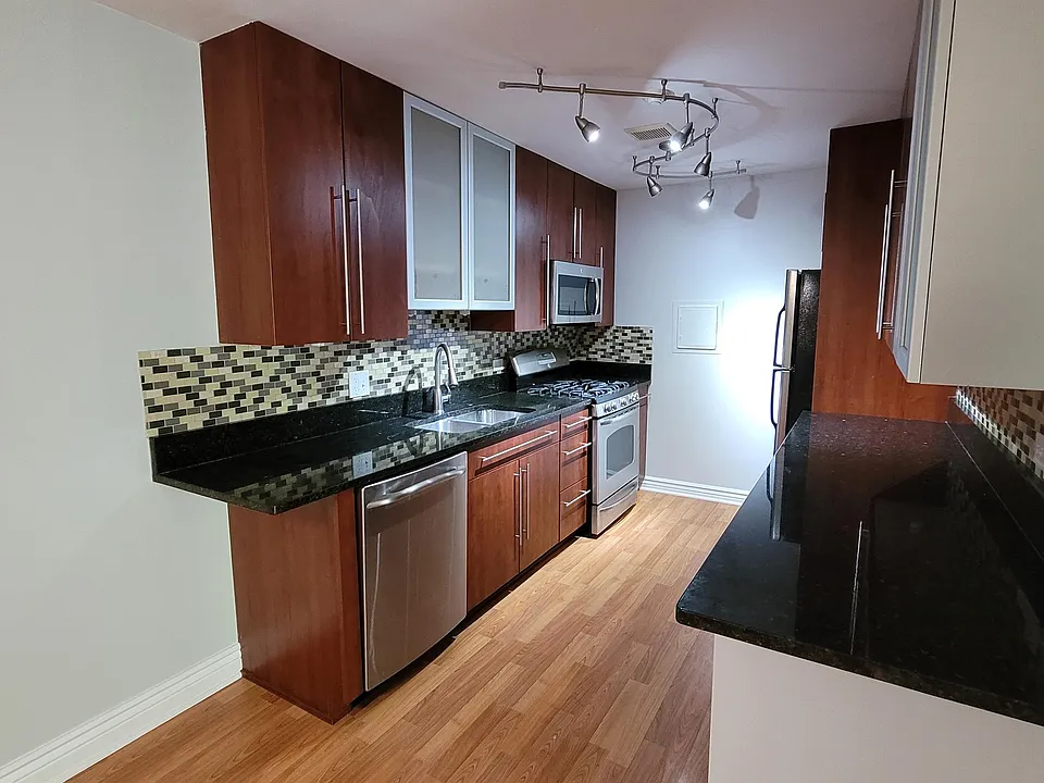 508 N Cass Ave #204