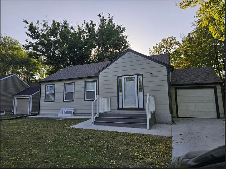951 N Edgemoor Dr — Photo 1