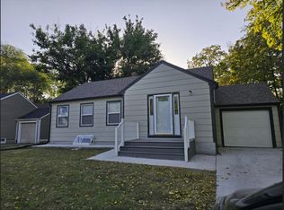 951 N Edgemoor Dr, Wichita, KS 67208