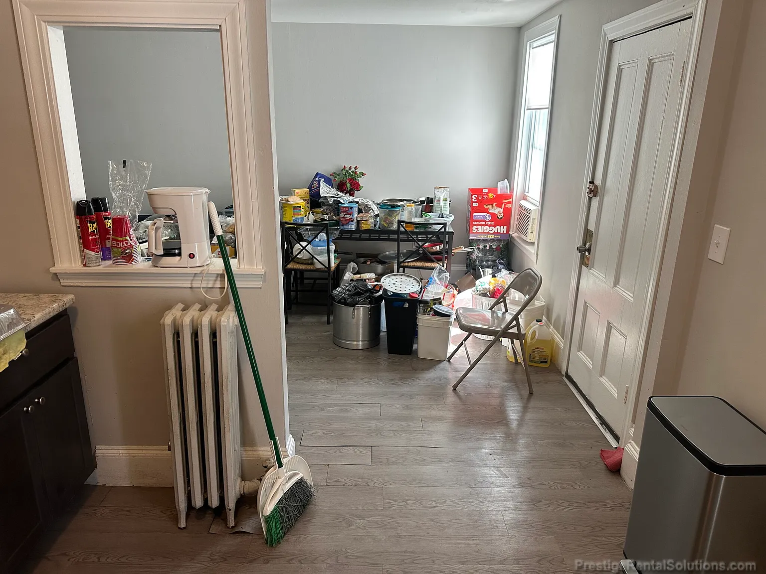 3 bed, 1.0 bath, 1100 sqft, $2,875 — Photo 2