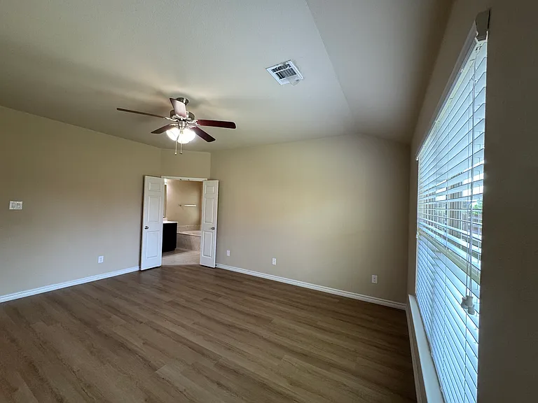2108 Megan Creek Dr — Photo 8