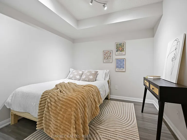 18 Beverley St #416 — Photo 22