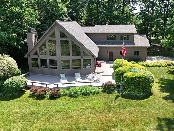 4th image of 4821 Crescent Beach Rd
