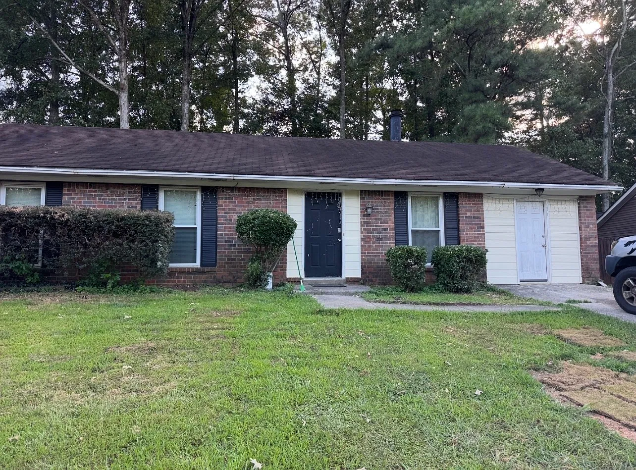 4 bed, 1320 sqft, $1,950 — Photo 1