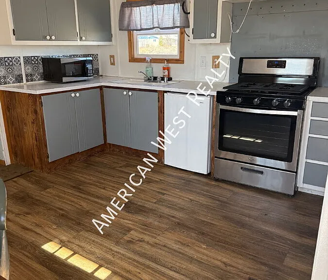 8 154th Ln — Photo 2