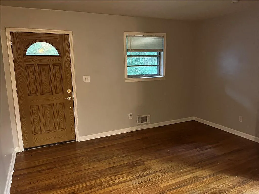 2 bed, 1.0 bath, 650 sqft, $1,200 — Photo 3