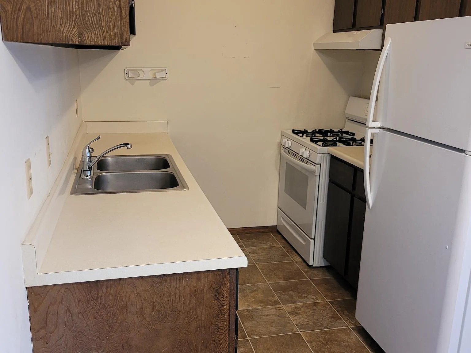 2 bed, 750 sqft, $1,300 — Photo 2