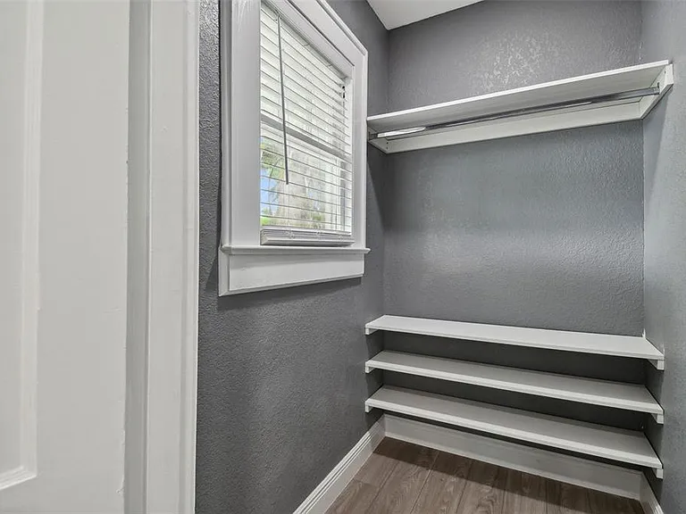 6810 N Navin Ave — Photo 37