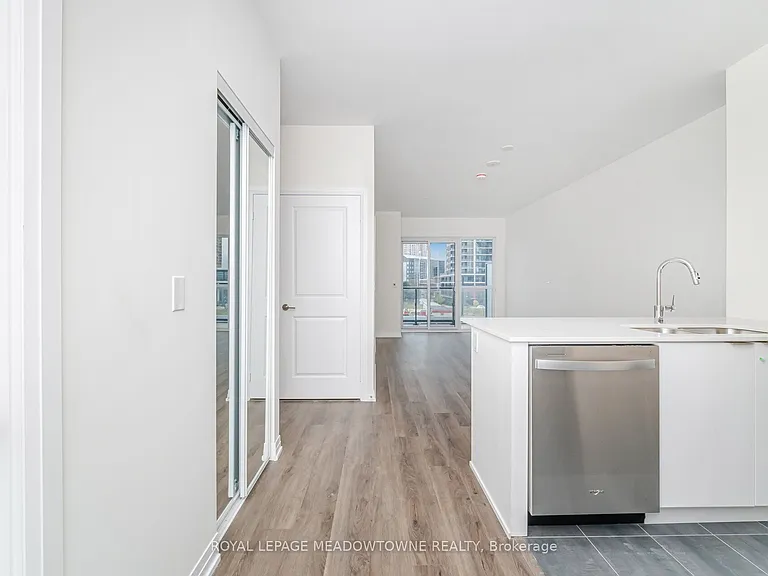 15 Watergarden Dr #207 — Photo 8