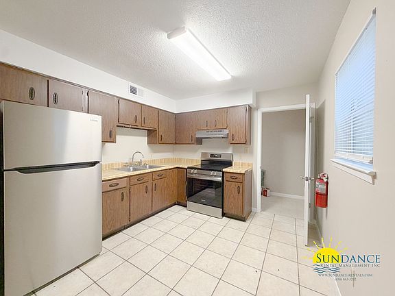 3rd image of 709 Green St APT B