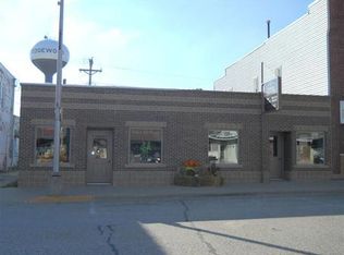 108 N Washington St, Edgewood, IA 52042