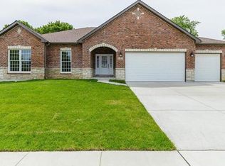 32 Expedition Trail Ct, Saint Charles, MO