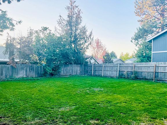 Huge fenced back yard