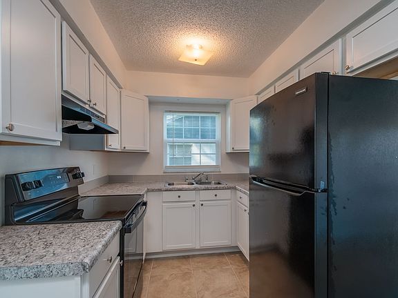 4th image of 2818 NE 7th St #2822