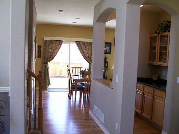 Entry way & butlers pantry